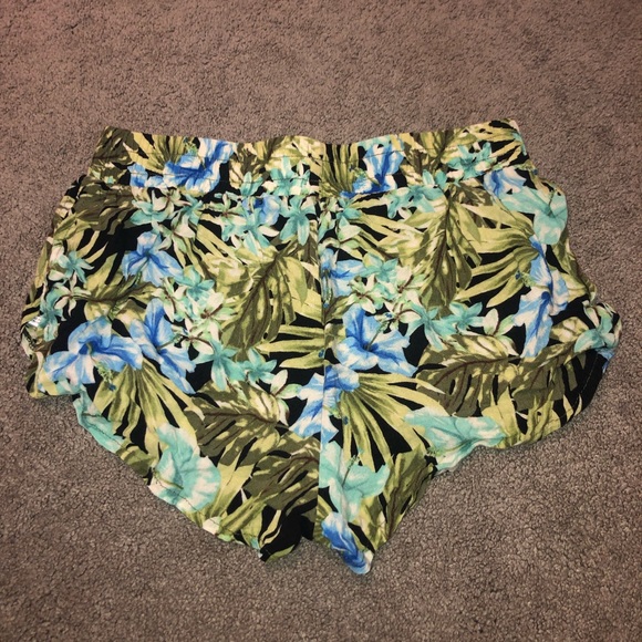 Staring at Stars shorts - Picture 2 of 2